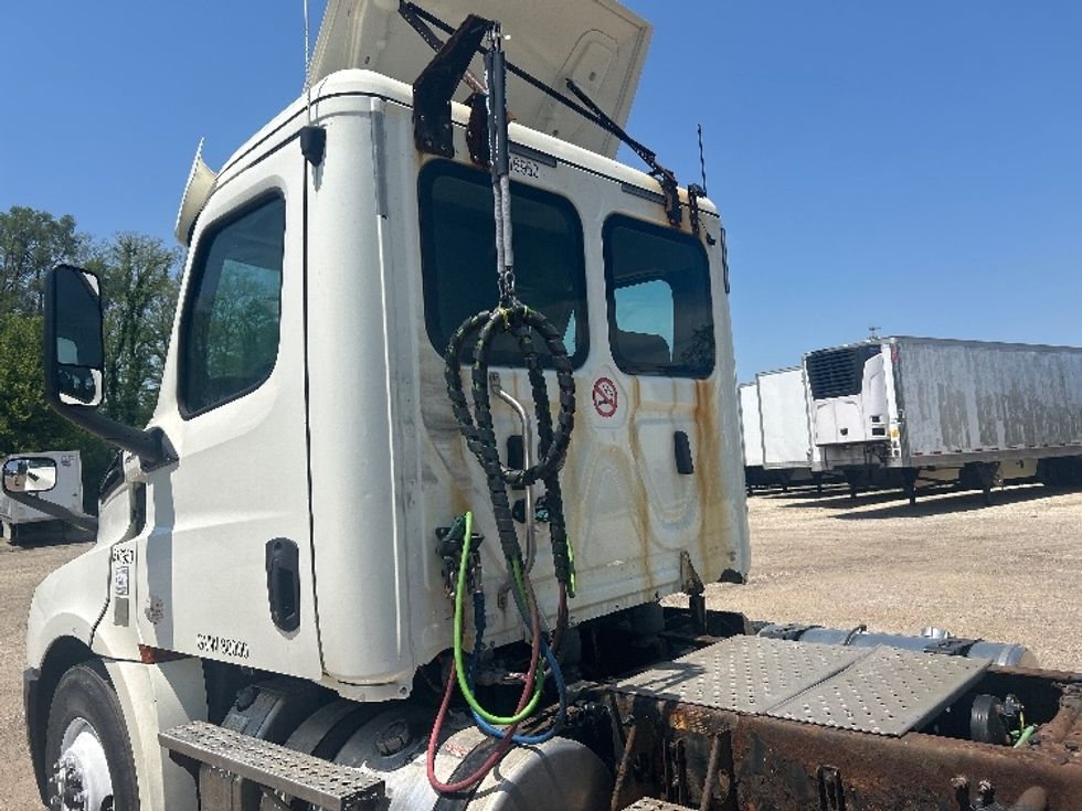 Day Cab Tractor-Heavy Duty Tractors-Freightliner-2018-T12664ST-La Porte-IN-458,118\n\t\tmiles-$ 35,000 - Image 17