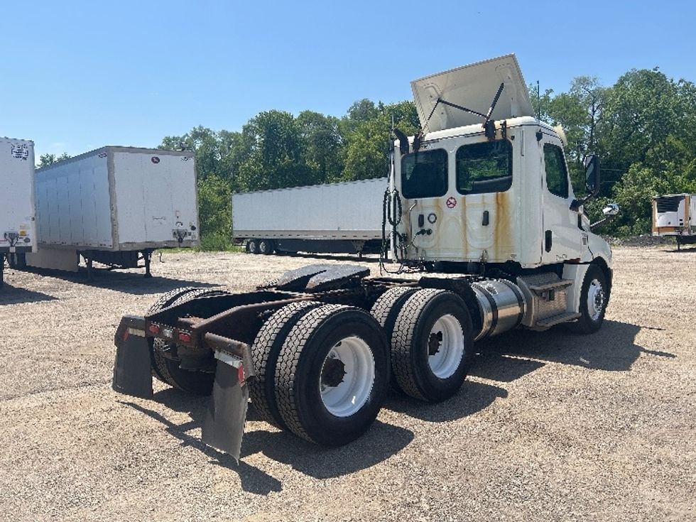 Day Cab Tractor-Heavy Duty Tractors-Freightliner-2018-T12664ST-La Porte-IN-458,118\n\t\tmiles-$ 35,000 - Image 7