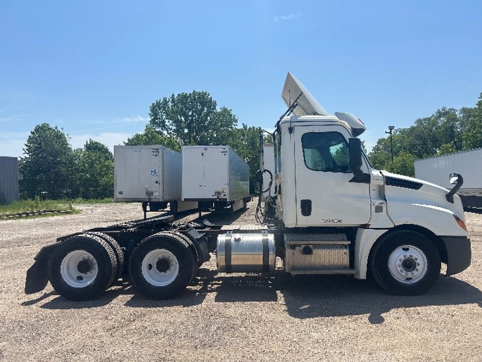 Day Cab Tractor-Heavy Duty Tractors-Freightliner-2018-T12664ST-La Porte-IN-458,118\n\t\tmiles-$ 35,000 - Image 8