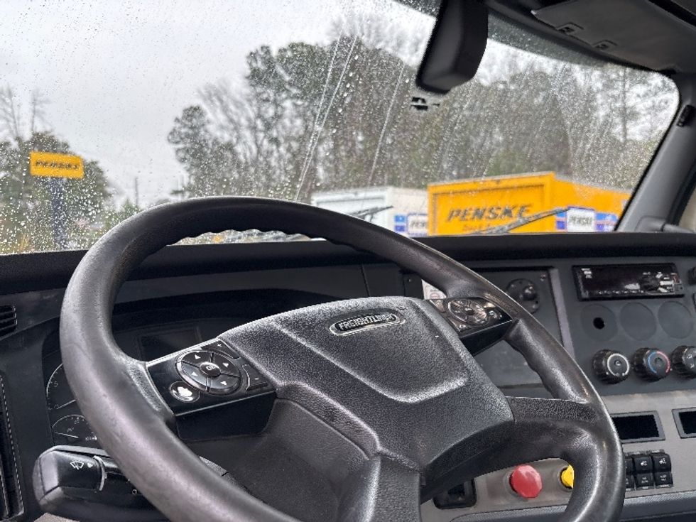 Day Cab Tractor-Heavy Duty Tractors-Freightliner-2018-T12664ST-Ladson-SC-348,725\n\t\tmiles-$ 43,000 - Image 10