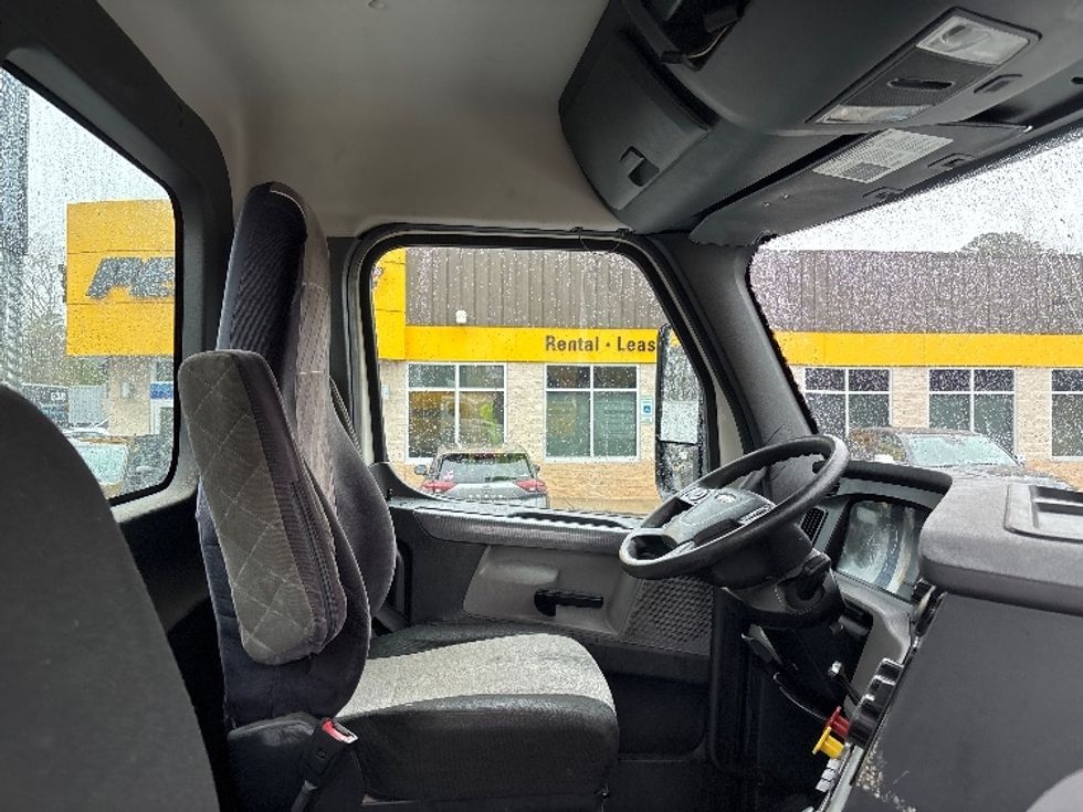 Day Cab Tractor-Heavy Duty Tractors-Freightliner-2018-T12664ST-Ladson-SC-348,725\n\t\tmiles-$ 43,000 - Image 14