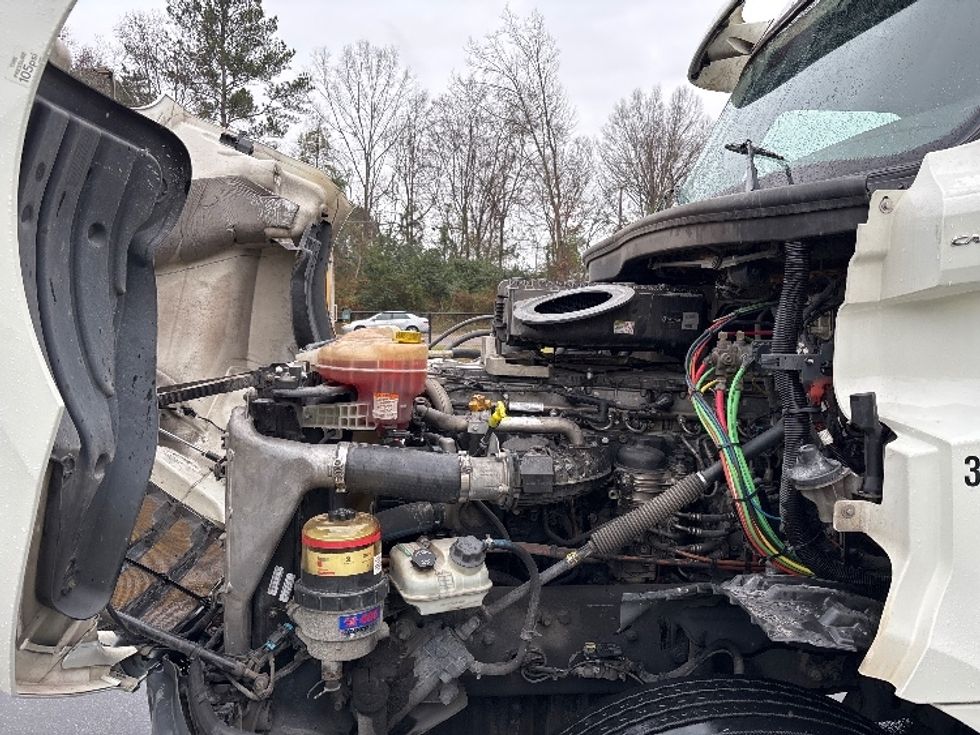 Day Cab Tractor-Heavy Duty Tractors-Freightliner-2018-T12664ST-Ladson-SC-348,725\n\t\tmiles-$ 43,000 - Image 16