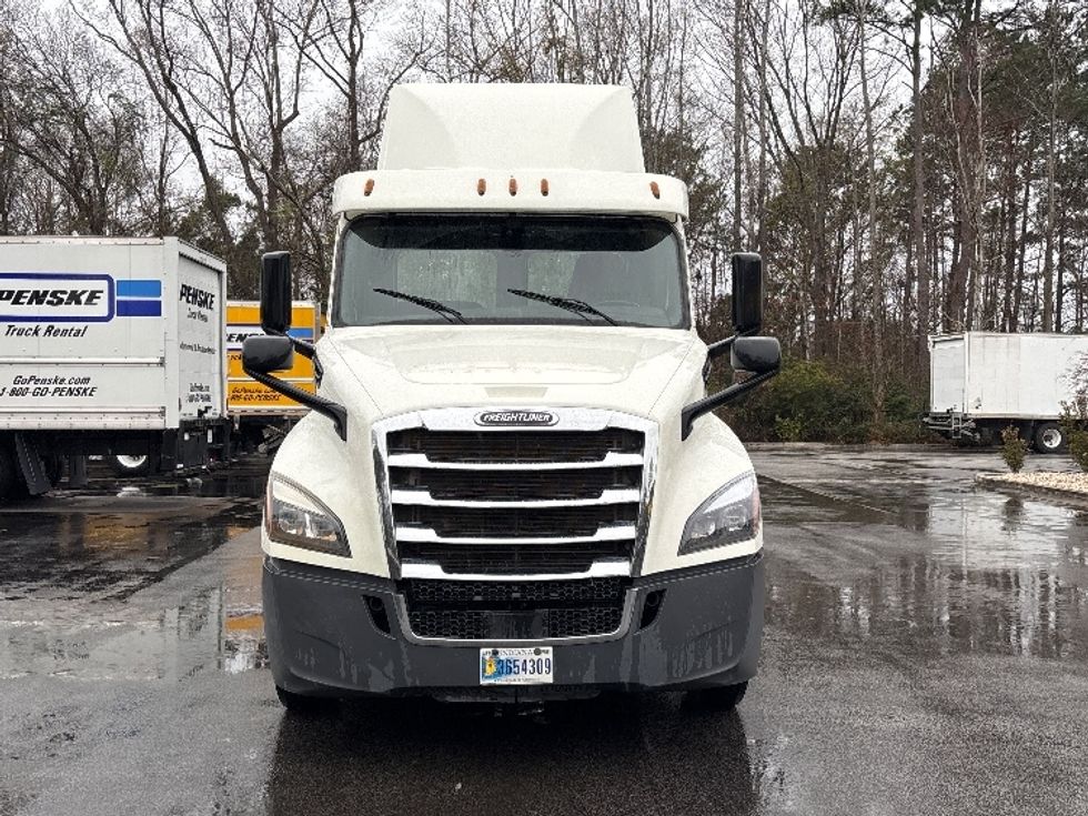 Day Cab Tractor-Heavy Duty Tractors-Freightliner-2018-T12664ST-Ladson-SC-348,725\n\t\tmiles-$ 43,000 - Image 2