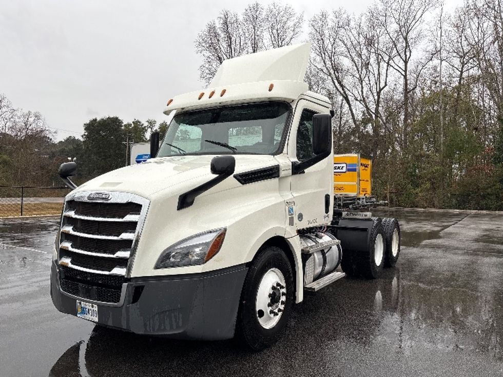 Day Cab Tractor-Heavy Duty Tractors-Freightliner-2018-T12664ST-Ladson-SC-348,725\n\t\tmiles-$ 43,000 - Image 3
