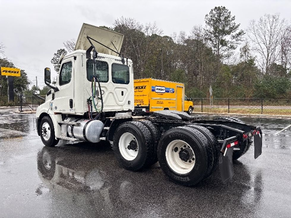 Day Cab Tractor-Heavy Duty Tractors-Freightliner-2018-T12664ST-Ladson-SC-348,725\n\t\tmiles-$ 43,000 - Image 5
