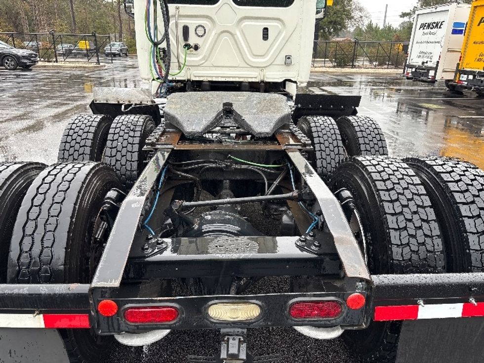 Day Cab Tractor-Heavy Duty Tractors-Freightliner-2018-T12664ST-Ladson-SC-348,725\n\t\tmiles-$ 43,000 - Image 6