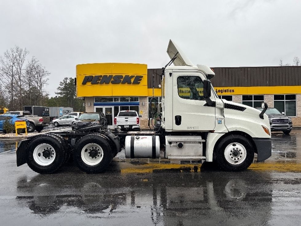 Day Cab Tractor-Heavy Duty Tractors-Freightliner-2018-T12664ST-Ladson-SC-348,725\n\t\tmiles-$ 43,000 - Image 8