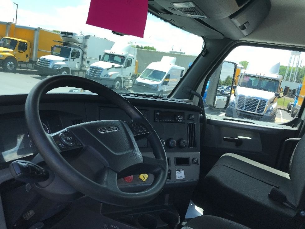 Day Cab Tractor-Heavy Duty Tractors-Freightliner-2018-T12664ST-Lancaster-PA-341,344\n\t\tmiles-$ 42,750 - Image 10