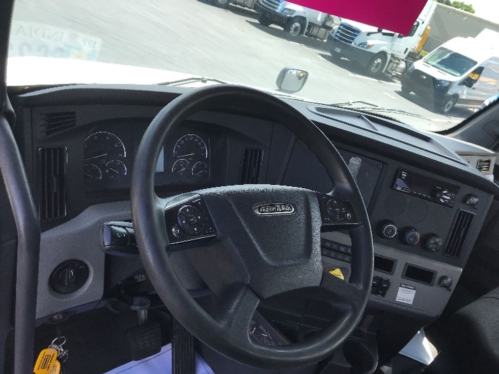 Day Cab Tractor-Heavy Duty Tractors-Freightliner-2018-T12664ST-Lancaster-PA-341,344\n\t\tmiles-$ 42,750 - Image 11