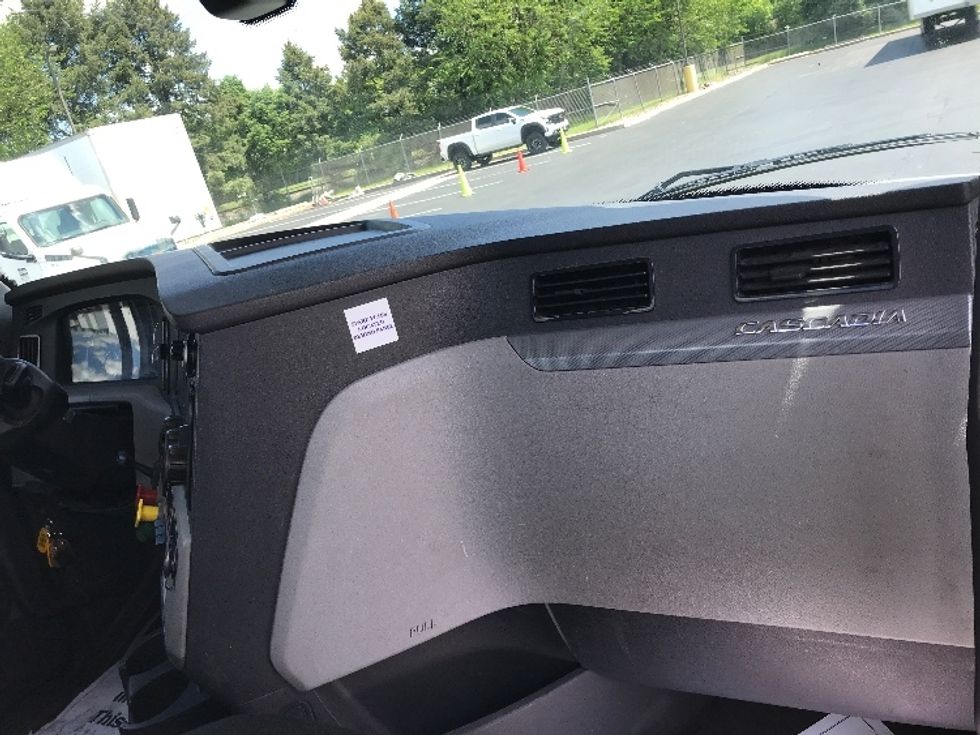 Day Cab Tractor-Heavy Duty Tractors-Freightliner-2018-T12664ST-Lancaster-PA-341,344\n\t\tmiles-$ 42,750 - Image 13