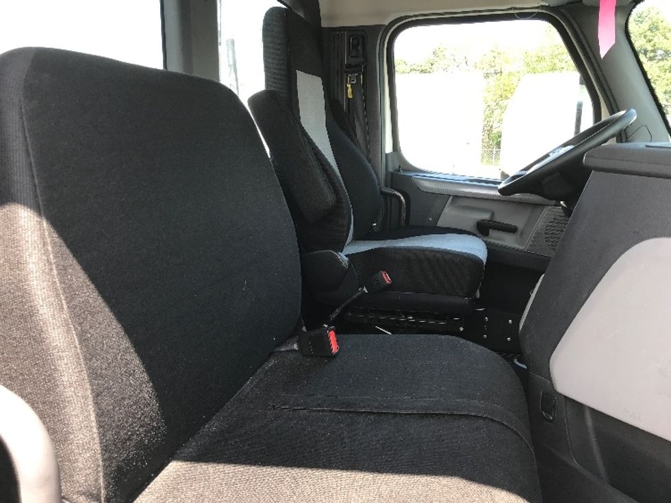 Day Cab Tractor-Heavy Duty Tractors-Freightliner-2018-T12664ST-Lancaster-PA-341,344\n\t\tmiles-$ 42,750 - Image 14