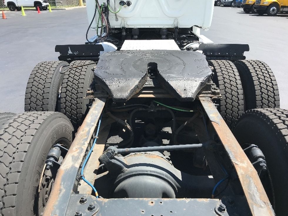 Day Cab Tractor-Heavy Duty Tractors-Freightliner-2018-T12664ST-Lancaster-PA-341,344\n\t\tmiles-$ 42,750 - Image 6