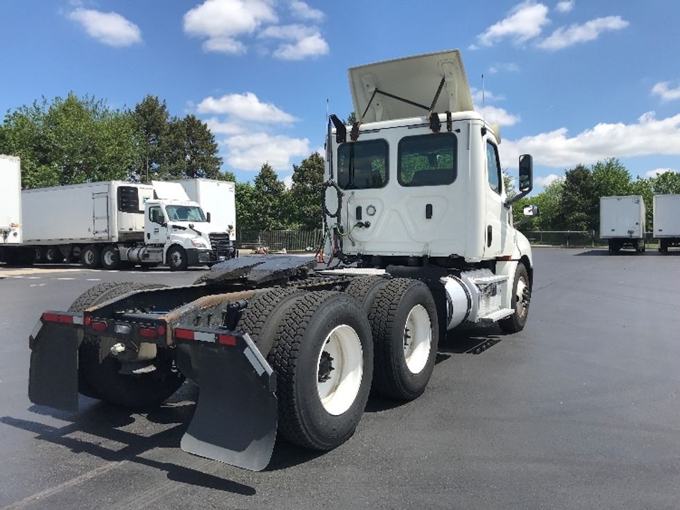 Day Cab Tractor-Heavy Duty Tractors-Freightliner-2018-T12664ST-Lancaster-PA-341,344\n\t\tmiles-$ 42,750 - Image 7