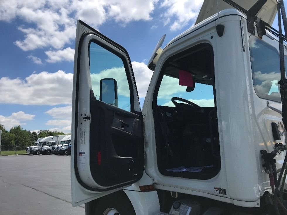 Day Cab Tractor-Heavy Duty Tractors-Freightliner-2018-T12664ST-Lancaster-PA-341,344\n\t\tmiles-$ 42,750 - Image 9