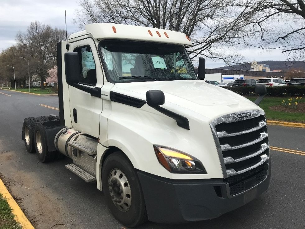 Day Cab Tractor-Heavy Duty Tractors-Freightliner-2018-T12664ST-Lancaster-PA-380,041\n\t\tmiles-$ 45,500 - Image 1