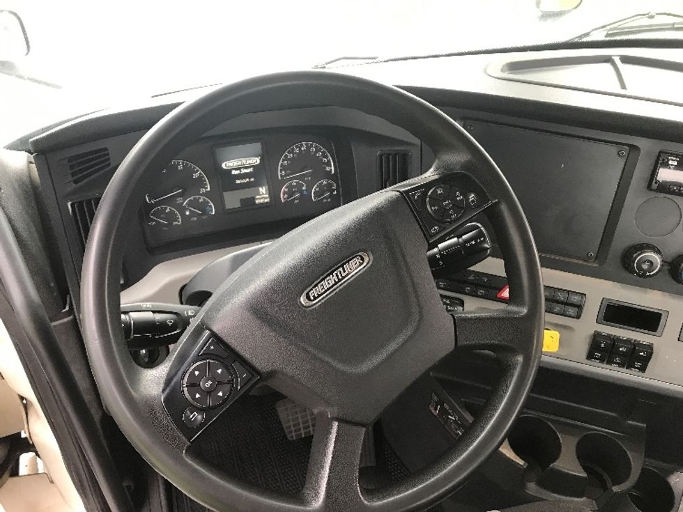 Day Cab Tractor-Heavy Duty Tractors-Freightliner-2018-T12664ST-Lancaster-PA-380,041\n\t\tmiles-$ 45,500 - Image 11