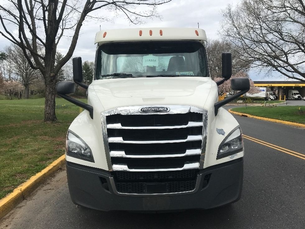 Day Cab Tractor-Heavy Duty Tractors-Freightliner-2018-T12664ST-Lancaster-PA-380,041\n\t\tmiles-$ 45,500 - Image 2