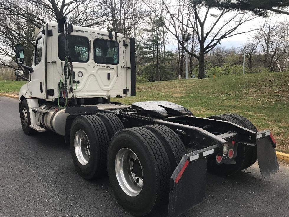 Day Cab Tractor-Heavy Duty Tractors-Freightliner-2018-T12664ST-Lancaster-PA-380,041\n\t\tmiles-$ 45,500 - Image 5
