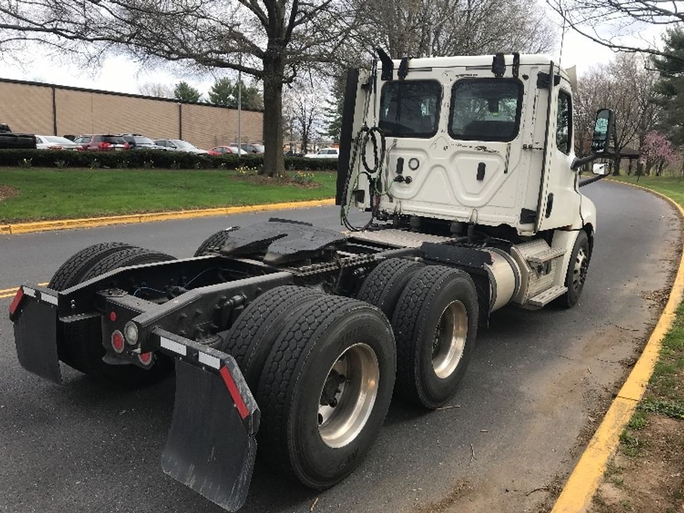 Day Cab Tractor-Heavy Duty Tractors-Freightliner-2018-T12664ST-Lancaster-PA-380,041\n\t\tmiles-$ 45,500 - Image 7