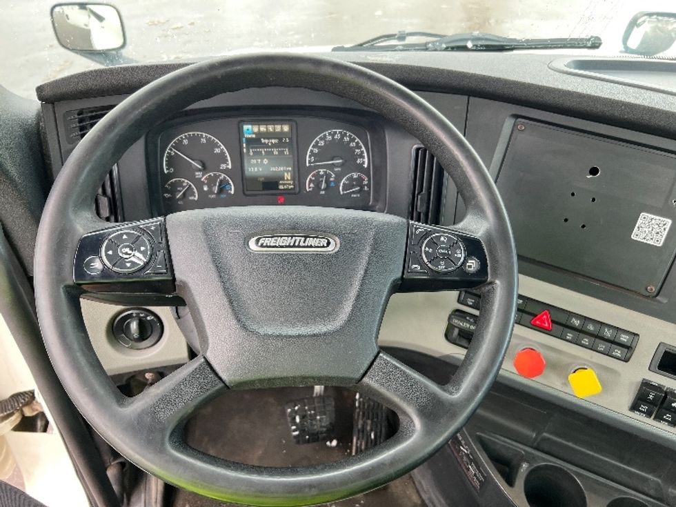 Day Cab Tractor-Heavy Duty Tractors-Freightliner-2018-T12664ST-Lansing-MI-362,600\n\t\tmiles-$ 46,750 - Image 11
