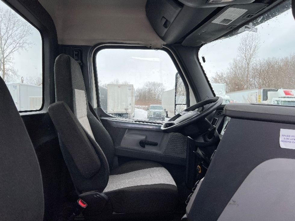 Day Cab Tractor-Heavy Duty Tractors-Freightliner-2018-T12664ST-Lansing-MI-362,600\n\t\tmiles-$ 46,750 - Image 14