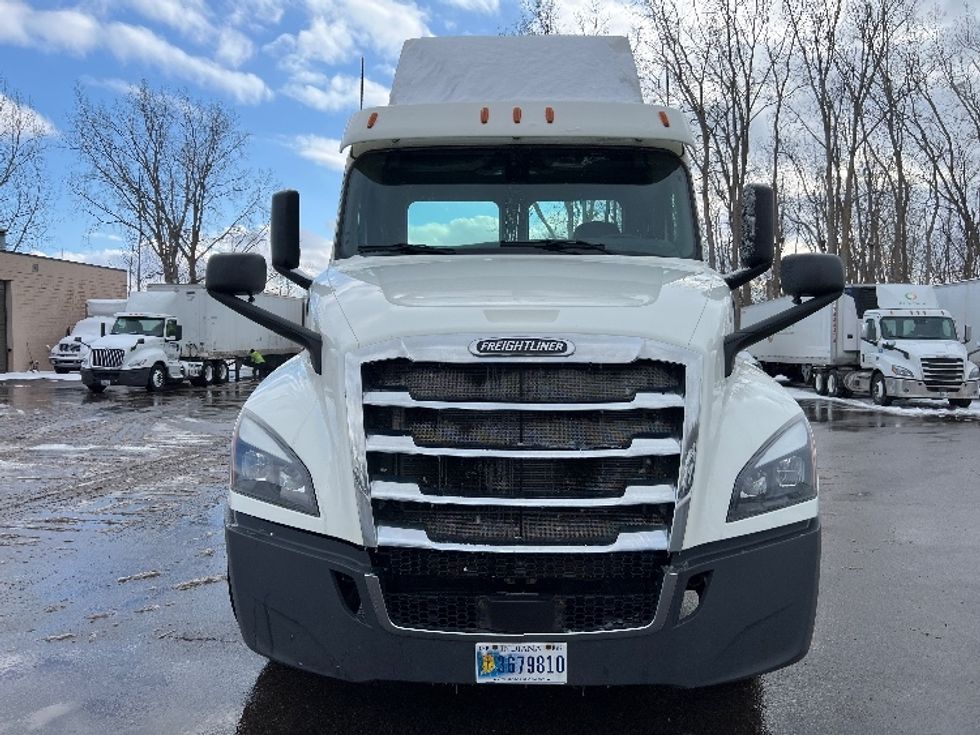 Day Cab Tractor-Heavy Duty Tractors-Freightliner-2018-T12664ST-Lansing-MI-362,600\n\t\tmiles-$ 46,750 - Image 2