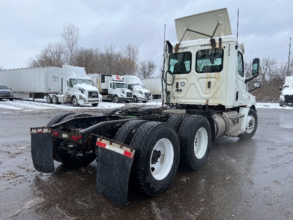 Day Cab Tractor-Heavy Duty Tractors-Freightliner-2018-T12664ST-Lansing-MI-362,600\n\t\tmiles-$ 46,750 - Image 7