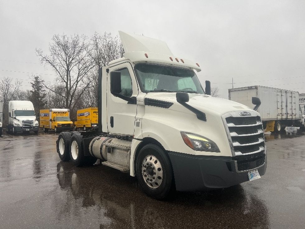 Day Cab Tractor-Heavy Duty Tractors-Freightliner-2018-T12664ST-Lansing-MI-512,389\n\t\tmiles-$ 36,750 - Image 1
