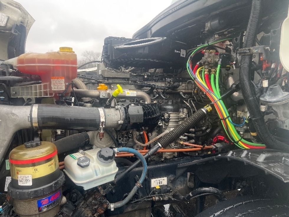 Day Cab Tractor-Heavy Duty Tractors-Freightliner-2018-T12664ST-Lansing-MI-512,389\n\t\tmiles-$ 36,750 - Image 16