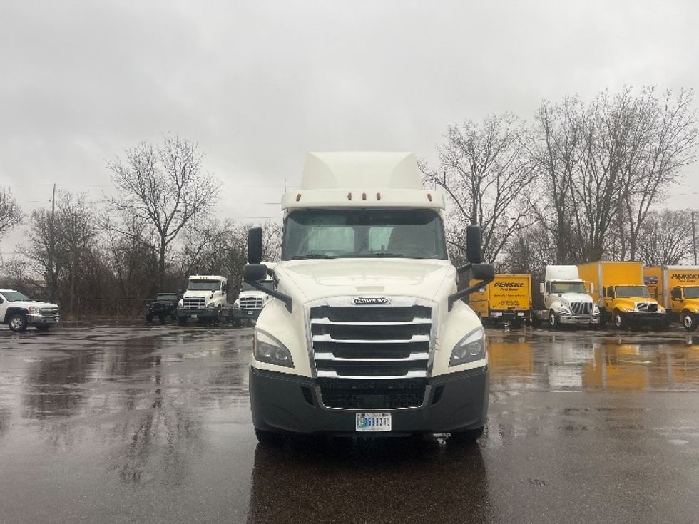 Day Cab Tractor-Heavy Duty Tractors-Freightliner-2018-T12664ST-Lansing-MI-512,389\n\t\tmiles-$ 36,750 - Image 2