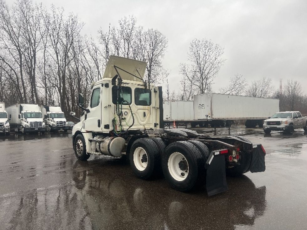 Day Cab Tractor-Heavy Duty Tractors-Freightliner-2018-T12664ST-Lansing-MI-512,389\n\t\tmiles-$ 36,750 - Image 5