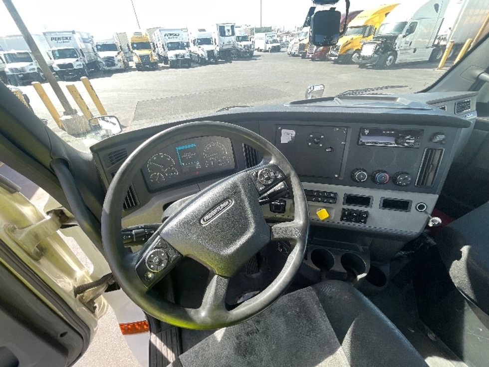 Day Cab Tractor-Heavy Duty Tractors-Freightliner-2018-T12664ST-Las Vegas-NV-742,273\n\t\tmiles-$ 24,750 - Image 11