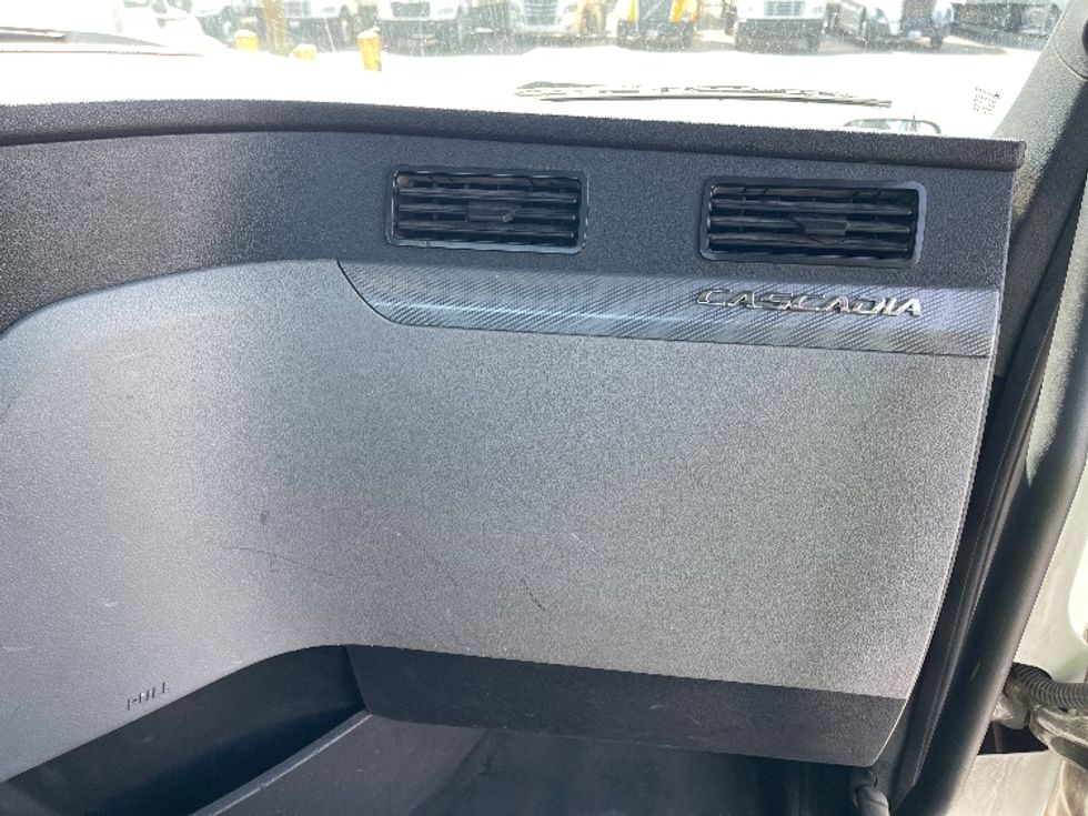 Day Cab Tractor-Heavy Duty Tractors-Freightliner-2018-T12664ST-Las Vegas-NV-742,273\n\t\tmiles-$ 24,750 - Image 13