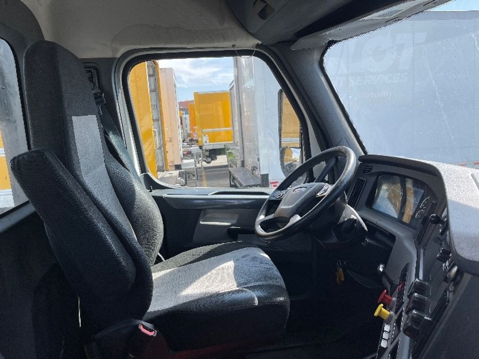 Day Cab Tractor-Heavy Duty Tractors-Freightliner-2018-T12664ST-Las Vegas-NV-742,273\n\t\tmiles-$ 24,750 - Image 14