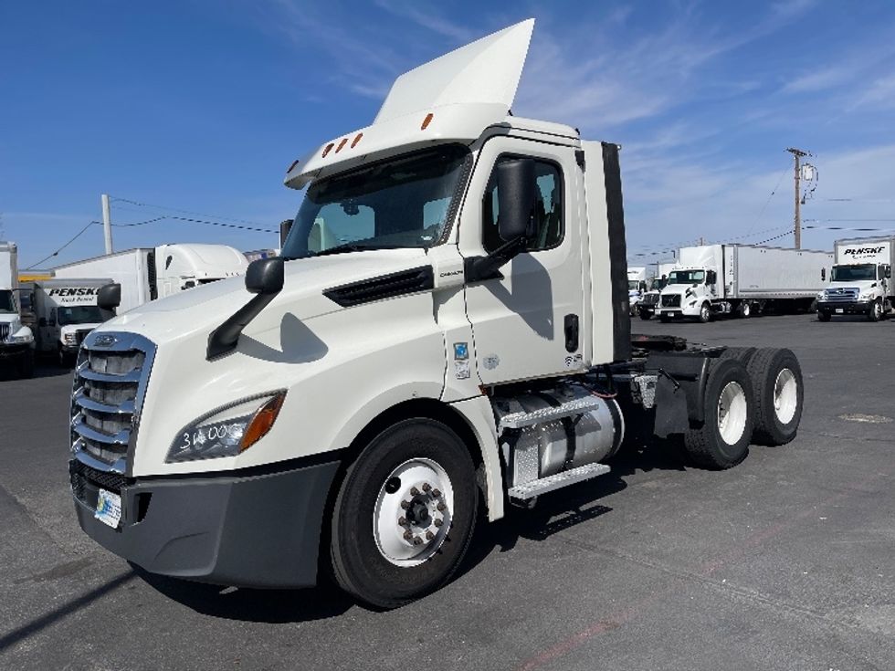 Day Cab Tractor-Heavy Duty Tractors-Freightliner-2018-T12664ST-Las Vegas-NV-742,273\n\t\tmiles-$ 24,750 - Image 3