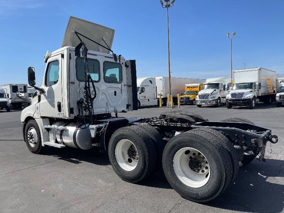 Day Cab Tractor-Heavy Duty Tractors-Freightliner-2018-T12664ST-Las Vegas-NV-742,273\n\t\tmiles-$ 24,750 - Image 5