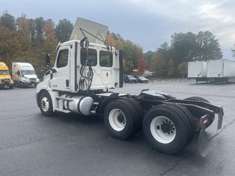 Day Cab Tractor-Heavy Duty Tractors-Freightliner-2018-T12664ST-Lithia Springs-GA-336,880\n\t\tmiles-$ 45,250 - Image 5