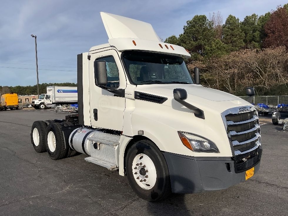 Day Cab Tractor-Heavy Duty Tractors-Freightliner-2018-T12664ST-Little Rock-AR-278,621\n\t\tmiles-$ 50,250 - Image 1