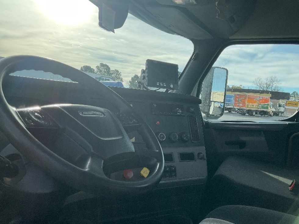 Day Cab Tractor-Heavy Duty Tractors-Freightliner-2018-T12664ST-Little Rock-AR-278,621\n\t\tmiles-$ 50,250 - Image 10