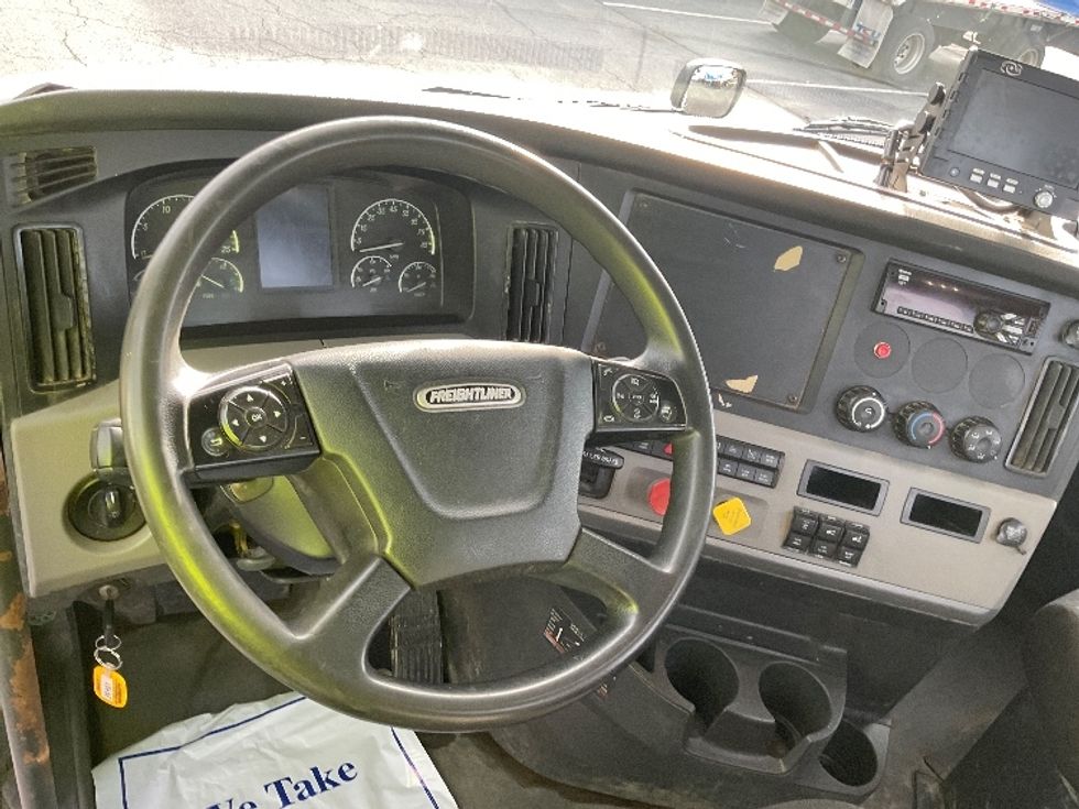 Day Cab Tractor-Heavy Duty Tractors-Freightliner-2018-T12664ST-Little Rock-AR-278,621\n\t\tmiles-$ 50,250 - Image 11