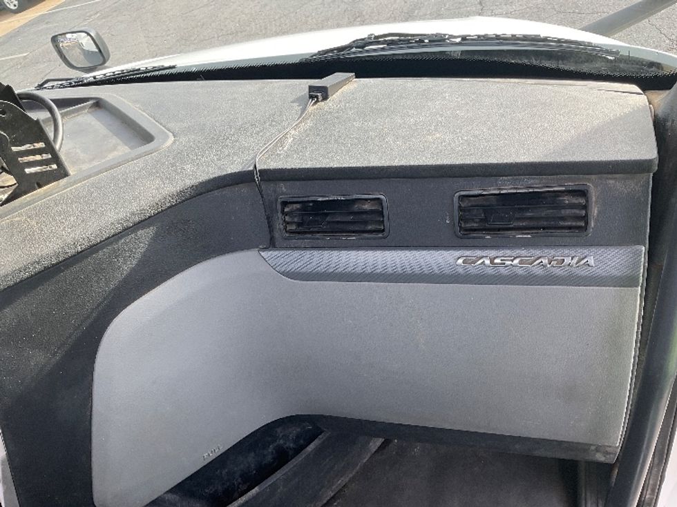 Day Cab Tractor-Heavy Duty Tractors-Freightliner-2018-T12664ST-Little Rock-AR-278,621\n\t\tmiles-$ 50,250 - Image 13