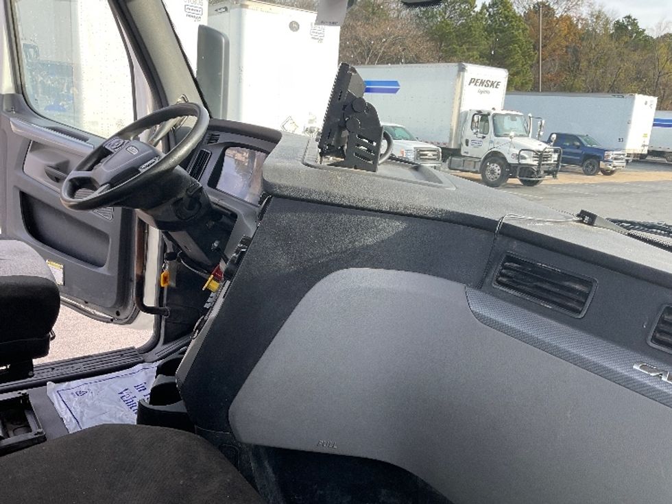 Day Cab Tractor-Heavy Duty Tractors-Freightliner-2018-T12664ST-Little Rock-AR-278,621\n\t\tmiles-$ 50,250 - Image 14