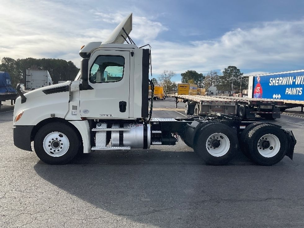 Day Cab Tractor-Heavy Duty Tractors-Freightliner-2018-T12664ST-Little Rock-AR-278,621\n\t\tmiles-$ 50,250 - Image 4