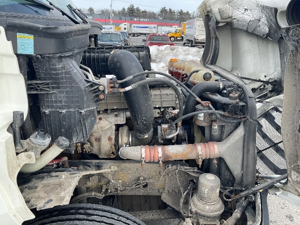 Day Cab Tractor-Heavy Duty Tractors-Freightliner-2018-T12664ST-Londonderry-NH-434,331\n\t\tmiles-$ 39,000 - Image 15