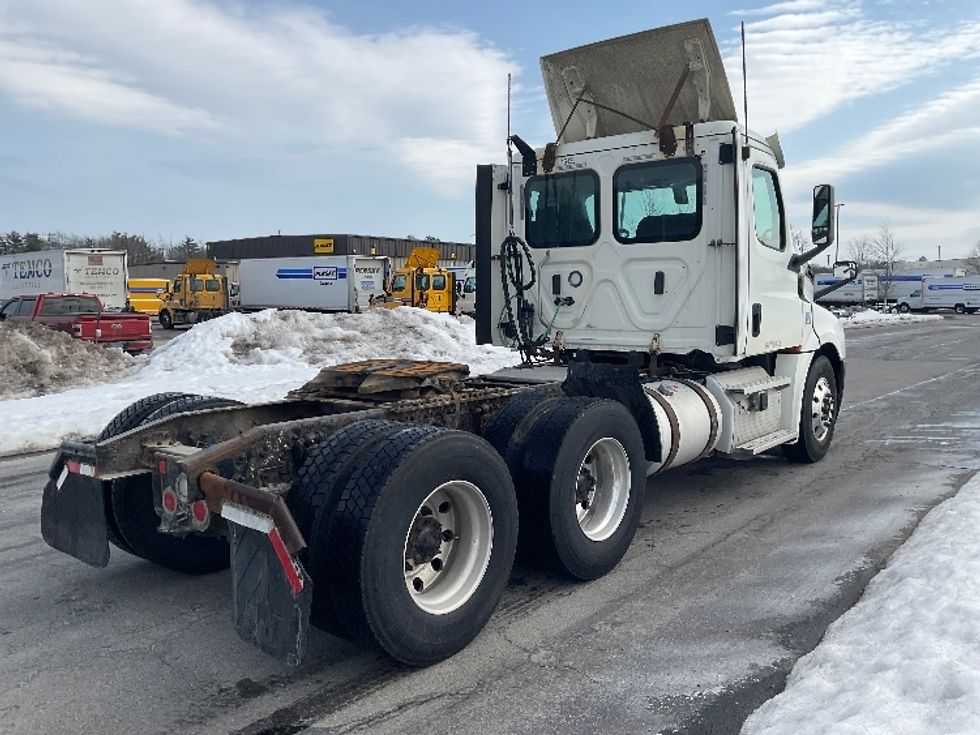 Day Cab Tractor-Heavy Duty Tractors-Freightliner-2018-T12664ST-Londonderry-NH-434,331\n\t\tmiles-$ 39,000 - Image 7