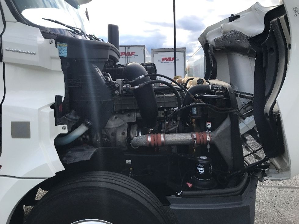 Day Cab Tractor-Heavy Duty Tractors-Freightliner-2018-T12664ST-Londonderry-NH-500,750\n\t\tmiles-$ 39,500 - Image 15