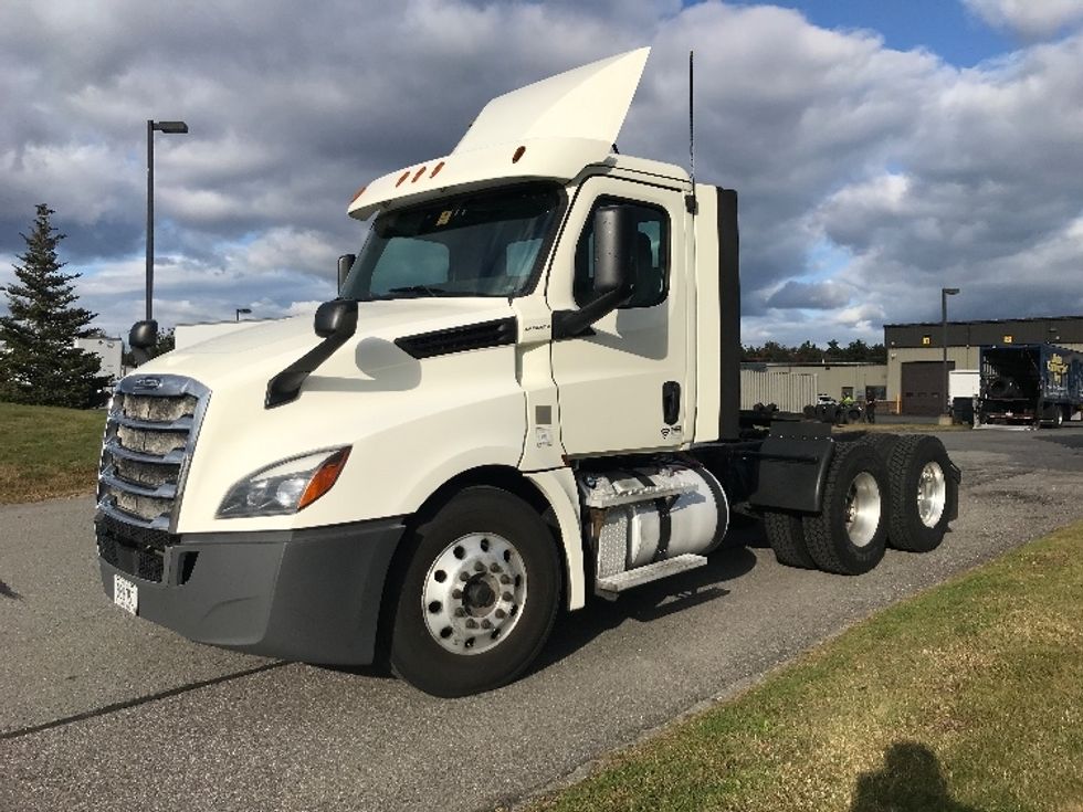 Day Cab Tractor-Heavy Duty Tractors-Freightliner-2018-T12664ST-Londonderry-NH-500,750\n\t\tmiles-$ 39,500 - Image 3