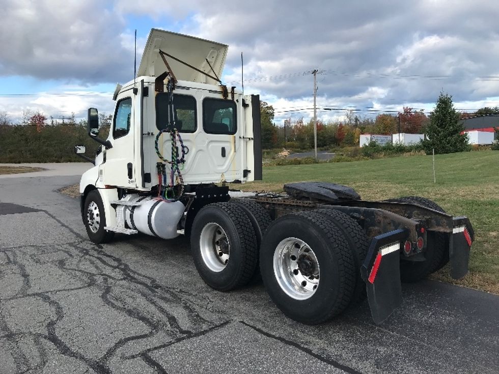 Day Cab Tractor-Heavy Duty Tractors-Freightliner-2018-T12664ST-Londonderry-NH-500,750\n\t\tmiles-$ 39,500 - Image 5