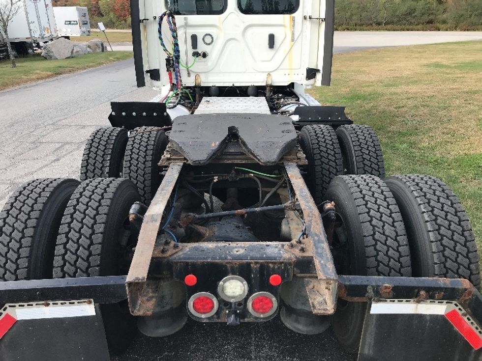 Day Cab Tractor-Heavy Duty Tractors-Freightliner-2018-T12664ST-Londonderry-NH-500,750\n\t\tmiles-$ 39,500 - Image 6