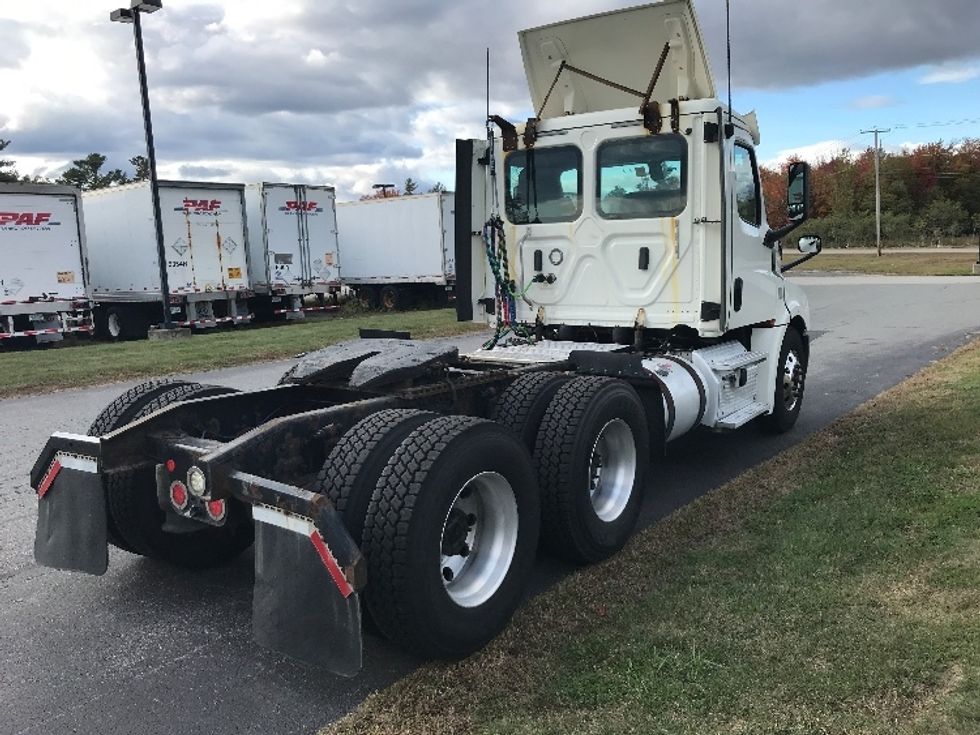Day Cab Tractor-Heavy Duty Tractors-Freightliner-2018-T12664ST-Londonderry-NH-500,750\n\t\tmiles-$ 39,500 - Image 7